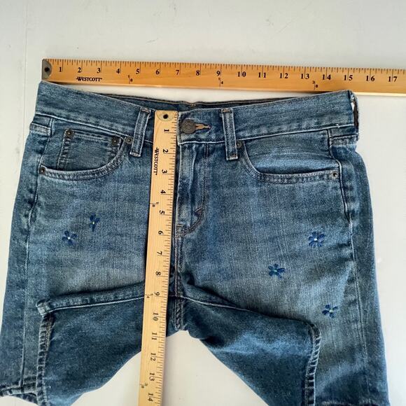 Levi’s SAMPLE GARMENT Daisy Drive Floral Embroidered Denim Shorts Size 27 Blue - Picture 7 of 9